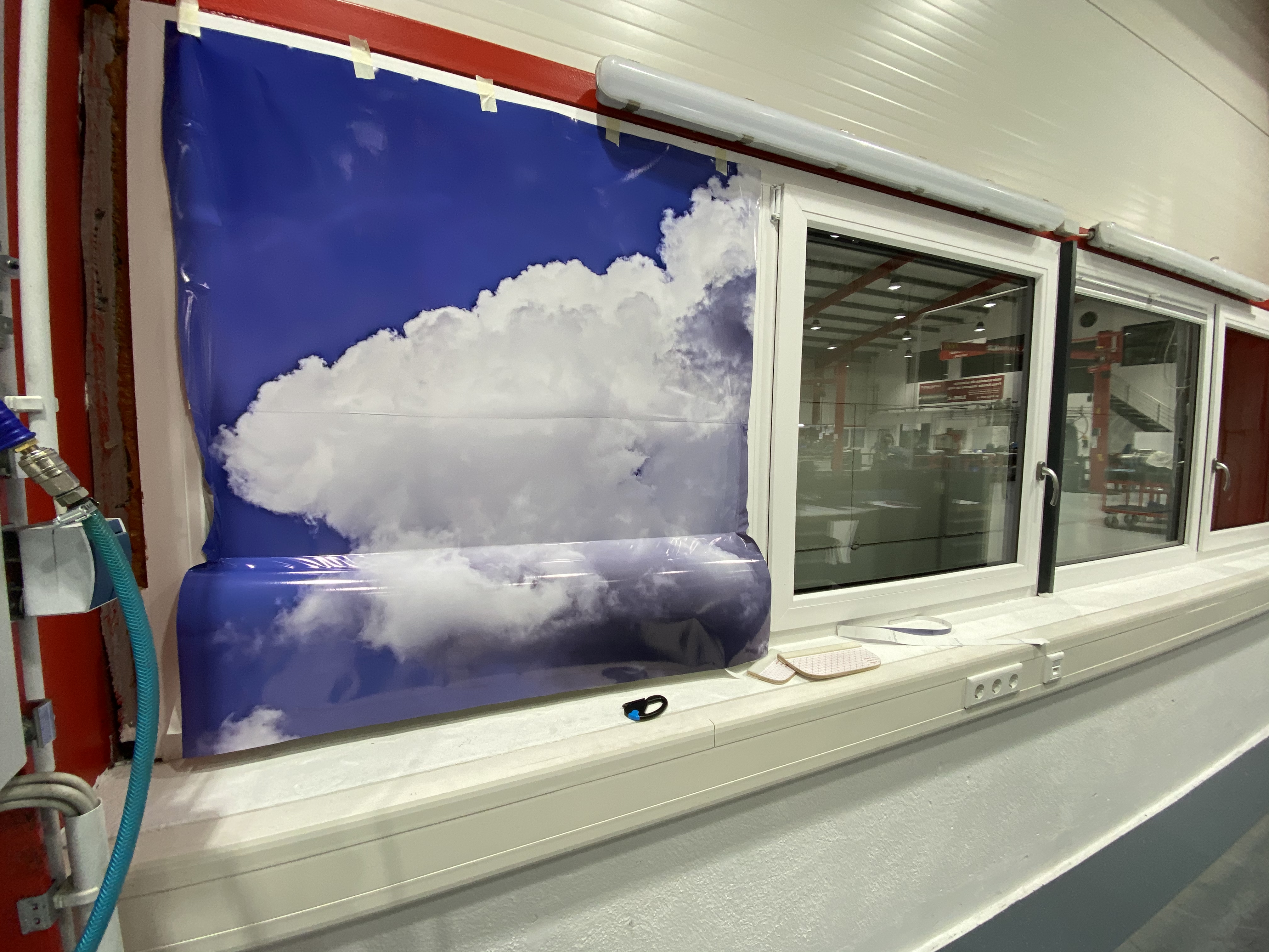 Fensterfolierung-wolkenmotiv-foliendruck-folienmontage-lean-mitch-bad-wildungen-erstes-fenster